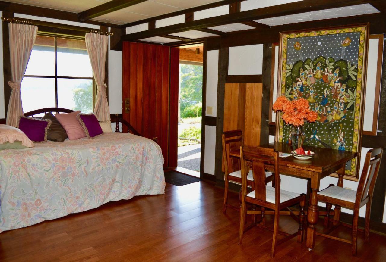 Oceanfront Suite Gibsons Exterior foto